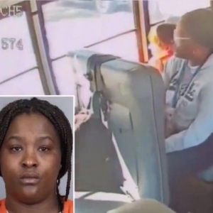 VIDEO: Graban a asistente de autobús golpeando a niños especiales