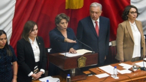 Delfina Gómez rinde protesta y se convierte en la primera mujer en gobernar el Estado de México
