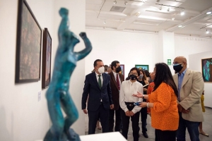 Inaugura Lilia Cedillo la exposición “Huellas en el Tiempo” de Fernando Ramírez Osorio