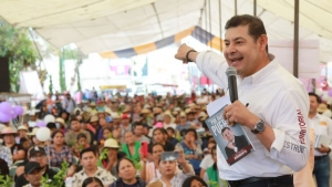 Más de 5 mil personas en Palmar de Bravo reciben al senador Armenta, presentó “Por Amor a Puebla”