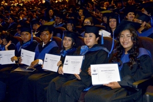 Se gradúan alumnos de la Preparatoria Alfonso Calderón Moreno y del Complejo Regional Centro
