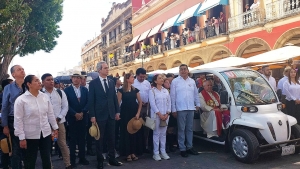 Arzobispo encabeza procesión de Viernes Santo junto con Céspedes