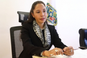Corren a Teresa Castro de Finanzas tras escándalos de corrupción