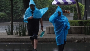 Onda tropical 14 y monzón mexicano seguirán generando lluvias fuertes en gran parte del país