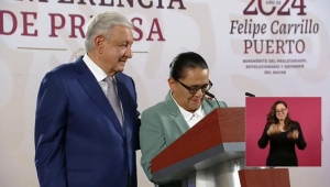 AMLO regaña a Rosa Icela en plena mañanera y frena revelación de información