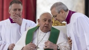 &quot;El Papa debería ser juzgado por sus crímenes&quot;: Arzobispo expulsado de la Iglesia