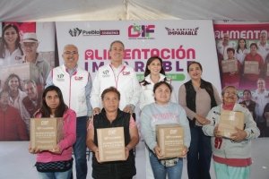 Pepe Chedraui y MariElise Budib entregan m&aacute;s de 4 mil despensas del programa &ldquo;Alimentaci&oacute;n Imparable&rdquo; en la U.H. San Bartolo