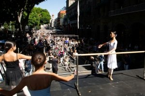 Lleva Gobierno de Pepe Chedraui clase magistral gratuita con Elisa Carrillo al Z&oacute;calo capitalino