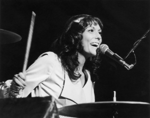 “Tomaba 90 laxantes de una sentada”: Karen Carpenter, la estrella consumida por una enfermedad entonces desconocida