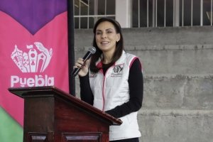 Entrega MariElise Budib reequipamiento de un desayunador escolar en San José el Rincón