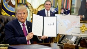 Trump Firma Orden Ejecutiva para Cambiar Nombre del Lago Ontario por &lsquo;Lago Am&eacute;rica&rsquo;