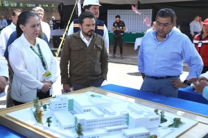 Céspedes y Zoé Robledo supervisan construcción del nuevo hospital San Alejandro