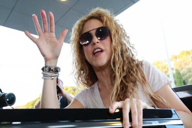 Recibe serenata Shakira de fans