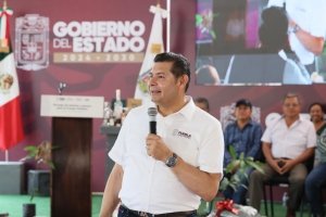 Armenta entrega apoyos para el campo en Ajalpan