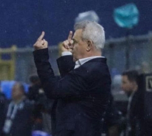 Honduras pide a Javier Aguirre que se disculpe por gestos obscenos e insultos contra su afición