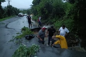 Despliega el gobierno de Puebla apoyo para familias afectadas en la Sierra Norte