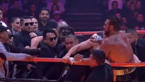 El Patr&oacute;n explota tras ser descalificado de Ring Royale y perder contra Chuy Almada; &iquest;lo sacaron con seguridad?