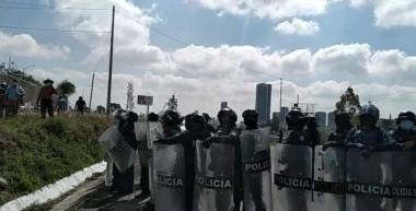 Cierran carretera federal a Atlixco en protesta contra Karina Pérez Popoca