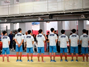 Evitarán a ‘curiositos’ con este uniforme olímpico