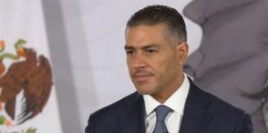 Entrega de Mauro Alberto, piloto que traslad&oacute; a "El Mayo" Zambada, fue por seguridad: Omar Garc&iacute;a Harfuch