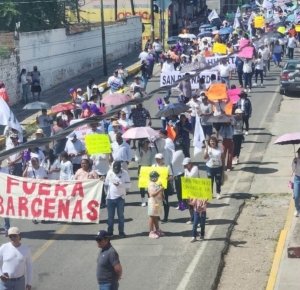 Habitantes de Acatl&aacute;n exigen revocaci&oacute;n de mandato de Lupe B&aacute;rcenas