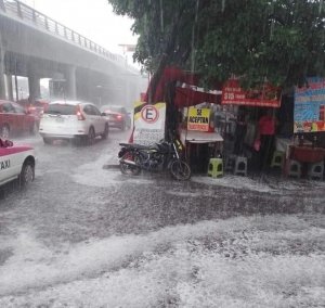 Protección Civil monitorea lluvias con granizo para evitar pánico en familias