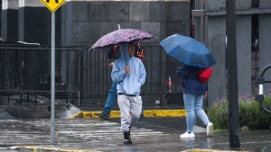 Frente frío 2 y onda tropical 23 afectan a México con lluvias fuertes y vientos