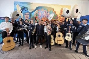 Estudiantes de la BUAP plasman su identidad en mural en Tlatlauquitepec