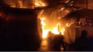 Fuerte incendio se registra cerca del Mercado de Sonora en CDMX