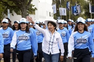 BUAP recibe a estudiantes de Oto&ntilde;o 2026 con desfile por Ciudad Universitaria