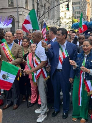 Asiste Sergio Céspedes al desfile de Independencia en New York