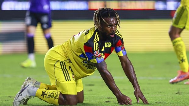 ¿Qué le pasó a Allan Saint-Maximin? El bombazo del América salió rengueando tras duelo vs Mazatlán