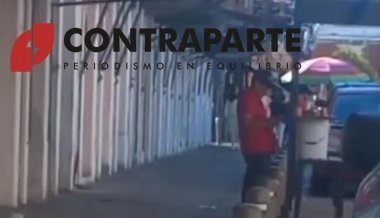 Captan a vendedor de gelatinas del Centro Histórico escupiendo en su producto