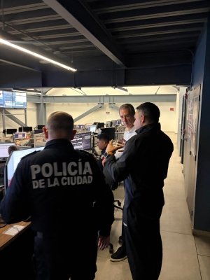 Pepe Chedraui supervisa desde el DGERI, c&aacute;maras de vigilancia en la Feria de Puebla