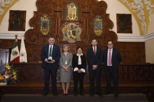 Reconocen al rector de la UABC con la presea &ldquo;Dr. Jorge Carpizo&rdquo; en encuentro nacional de defensor&iacute;as universitarias