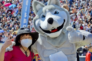 Con carrera de botargas celebra BUAP el Día del Amor y la Amistad