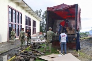 Ayuntamiento  de Puebla entrega 2 mil despensas a familias damnificadas de Huauchinango
