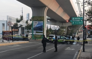 Mujer se lanza de puente en calzada Zaragoza