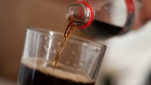 Refrescos Tendr&aacute;n Menos Az&uacute;car: Esto Acordaron Empresas con Gobierno por IEPS 2026