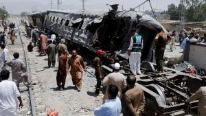 Ataque Con Bomba Contra Un Tren en Pakist&aacute;n Deja M&aacute;s de 20 Muertos y Decenas de Heridos