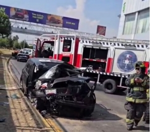 Veh&iacute;culo que ocasion&oacute; accidente en la V&iacute;a Atlixc&aacute;yotl viajaba a 180 km/h