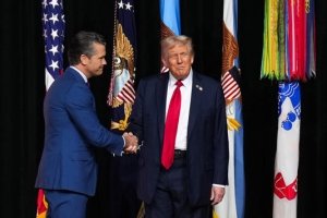 Trump sonó “agotado, incoherente y estúpido” en su discurso ante la cúpula militar, asegura un general jubilado