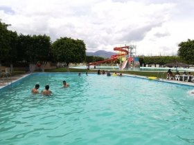 Adolescentes introducen alcohol en balneario de Tehuacán, uno terminó hospitalizado
