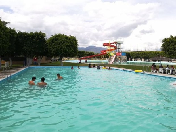 Adolescentes introducen alcohol en balneario de Tehuacán, uno terminó hospitalizado