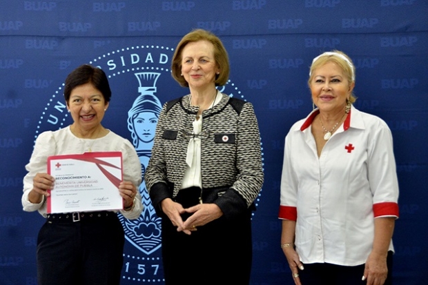 Rectora de la BUAP entrega donativos a la Cruz Roja Mexicana