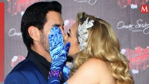 David Zepeda &#039;se limpia&#039; beso de Aracely Arámbula y redes reaccionan