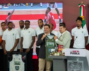 Gobernador da el banderazo a la Temporada 2026 de Lobos Puebla
