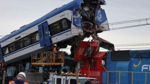 Dos muertos y 9 heridos en choque frontal de trenes en Chile