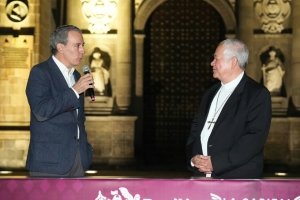 Inauguran Pepe Chedraui y Arquidi&oacute;cesis de Puebla nueva iluminaci&oacute;n de la Catedral