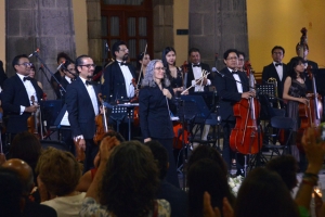 Alan Pingarrón y Lizzi Ceniceros, juntos en concierto de gala en el Carolino
